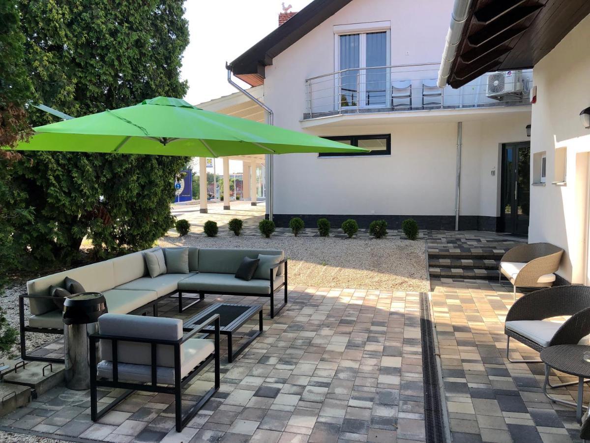 White Apartman Siofok Luaran gambar